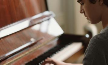 Piano for Absolute Beginners: Start from Scratch