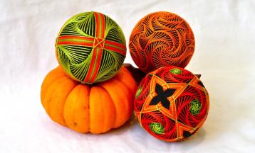 Japanese Temari: Focus on Swirls