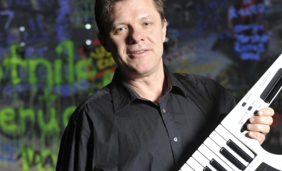 Peter Hurst teaches live online music lessons at Lessonface