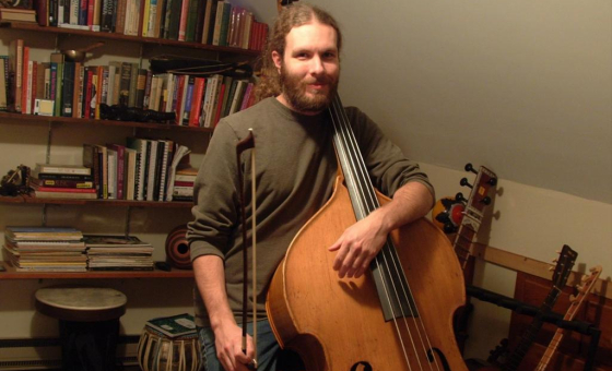 Glen Schneider teaches live online bass lessons at Lessonface