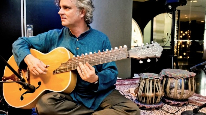 Dave Cipriani with Indian Slide Guitar teaches live online music lessons at Lessonface