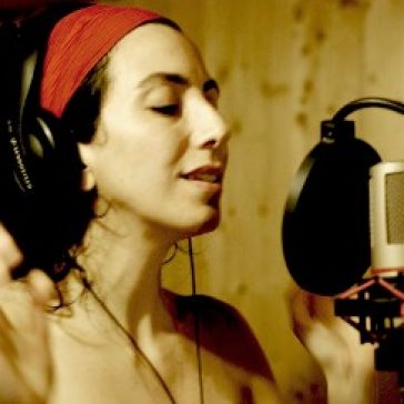 Learn to control your voice with Bisan Toron 